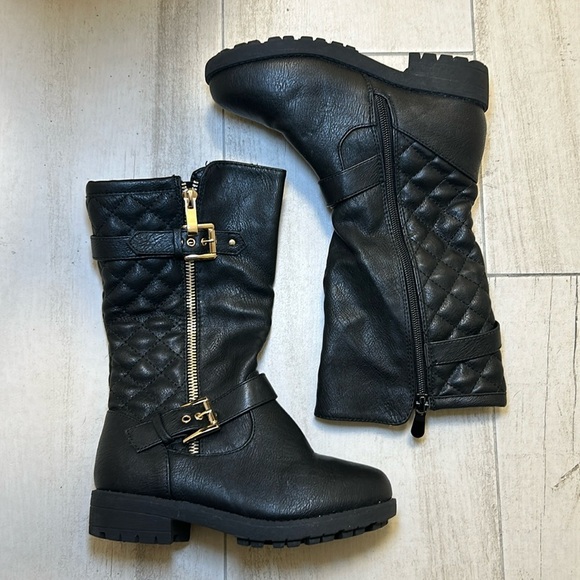 Little girl booties - Picture 1 of 2